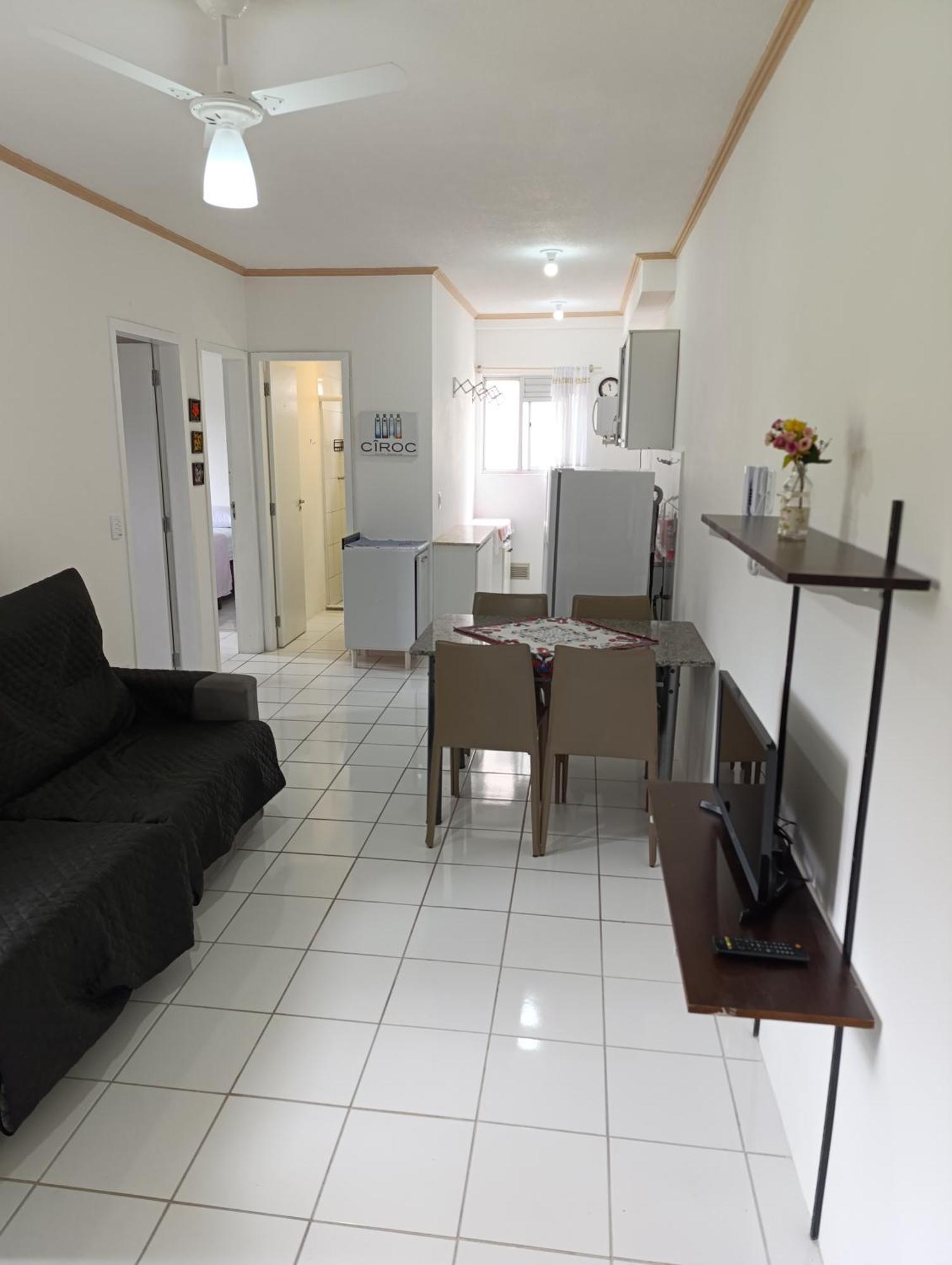 Apartamento Apto 2 Qtos - Baln. Camb. *