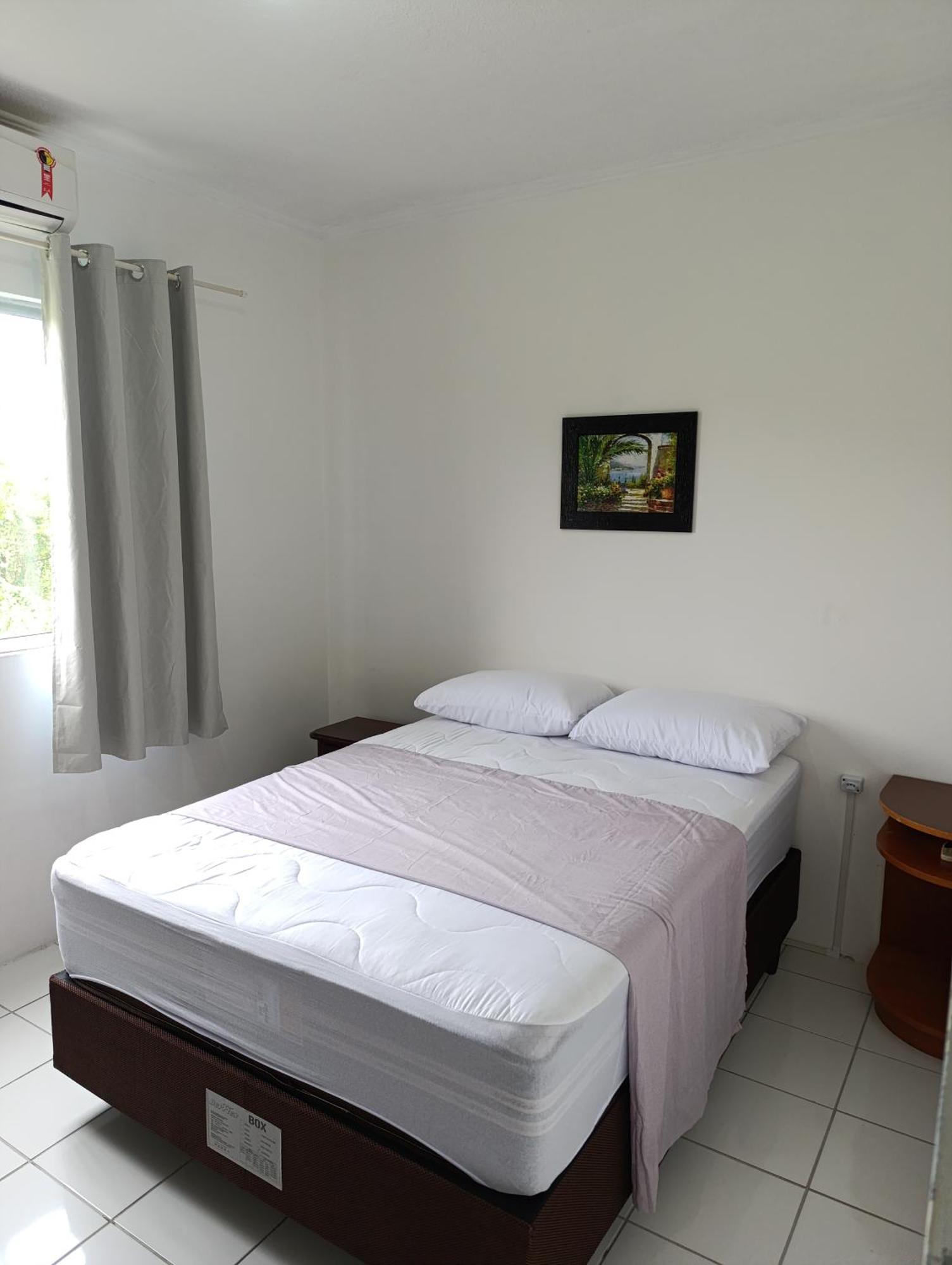 Apartamento Apto 2 Qtos - Baln. Camb. *